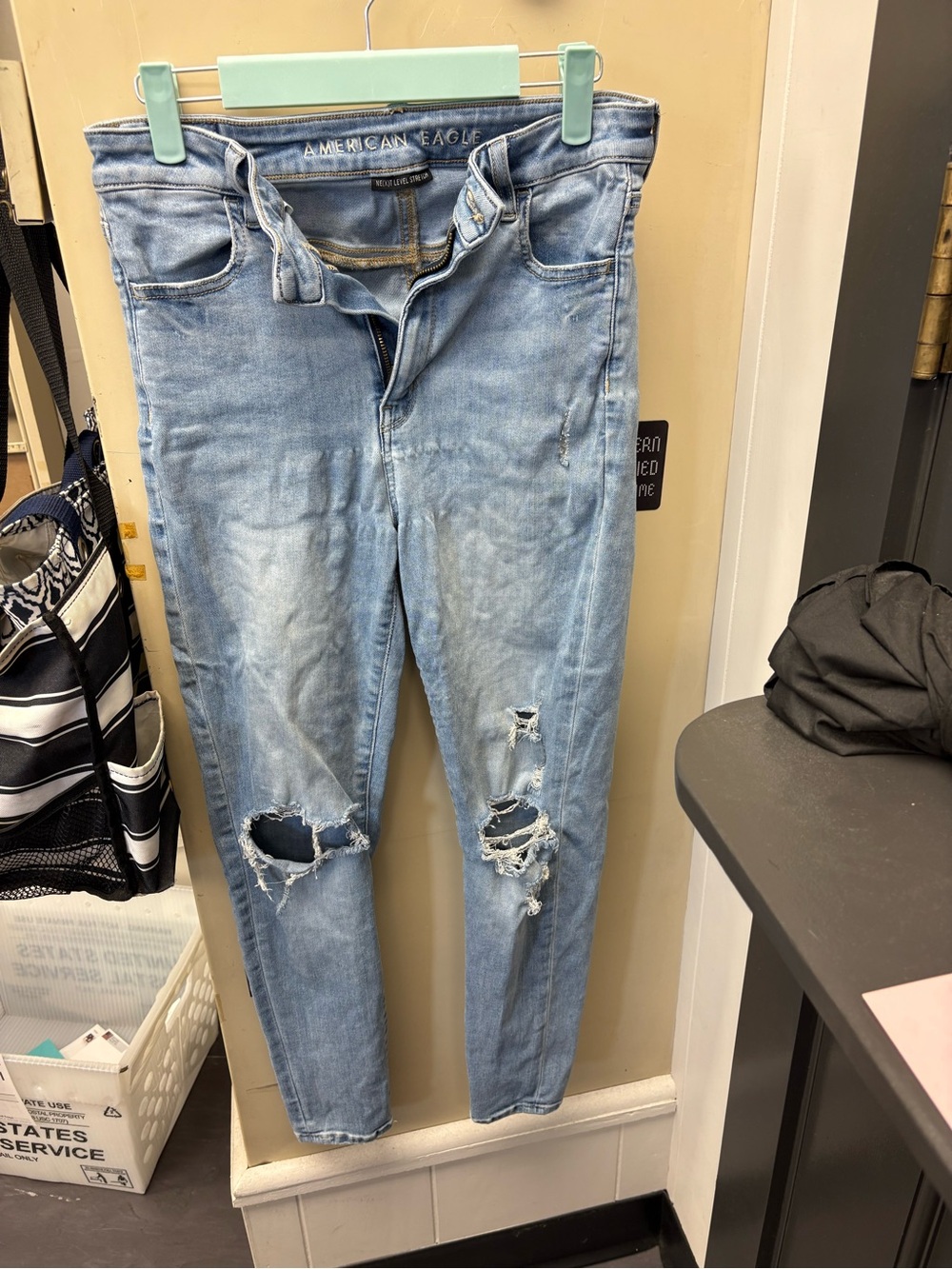American Eagle Outfitters Light Blue Distressed Skinny Jeans